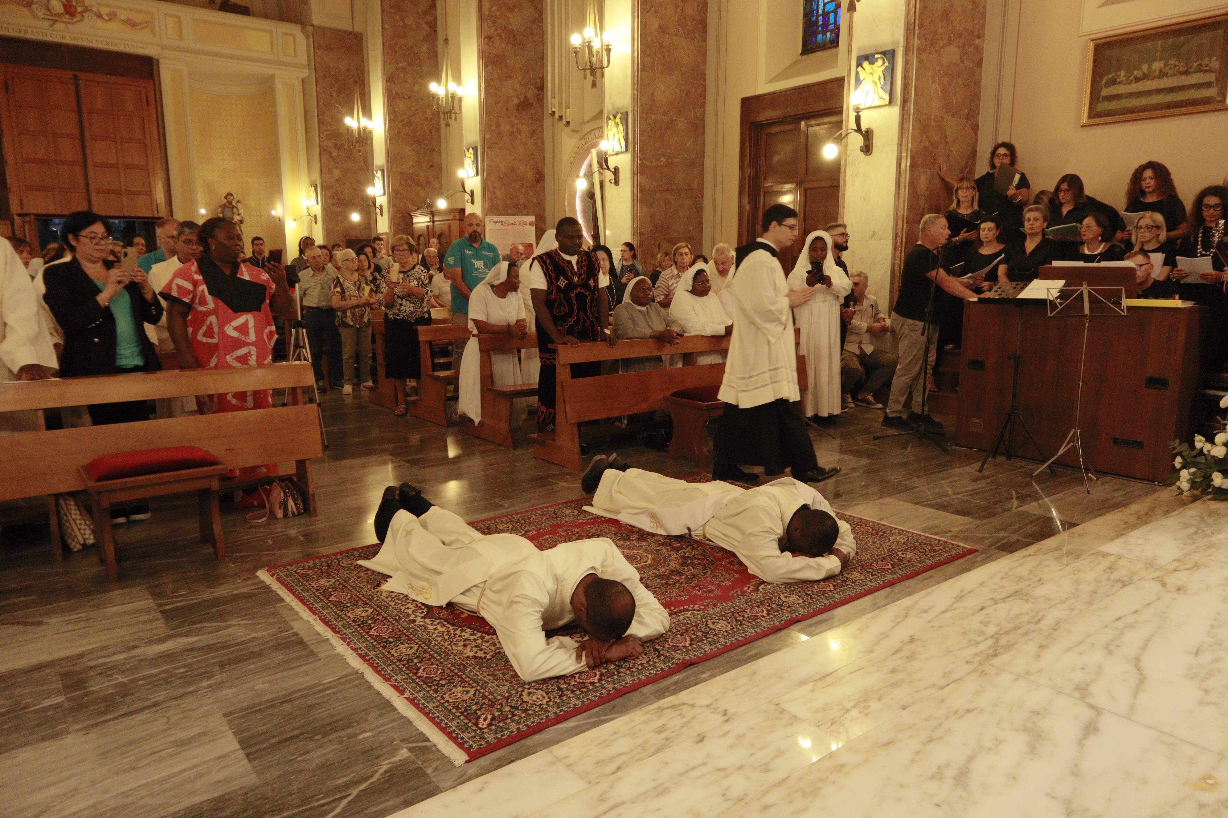 Ordinazione sacerdotale di P. John e P. Wilfred, Frosinone (Italia) -  Ordine degli Agostiniani Scalzi, image size:3984x2656